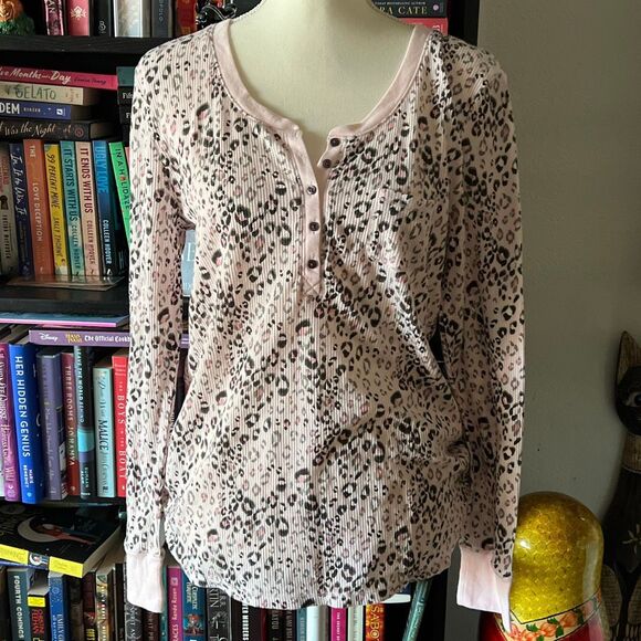 Jane & Bleecker Size Medium Pink Cheetah Print thermal pj top lounge top - Picture 1 of 6